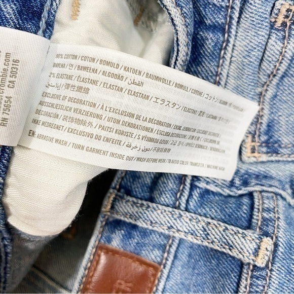 Hollister 25‎ Ultra High Rise Mom Jeans Distressed Raw Step Hem Straight Leg - Picture 9 of 9